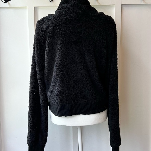 Hollister Women’s Juniors Black Fleece Cowl Neck Crop Sweater Pullover Top Small - Picture 7 of 7